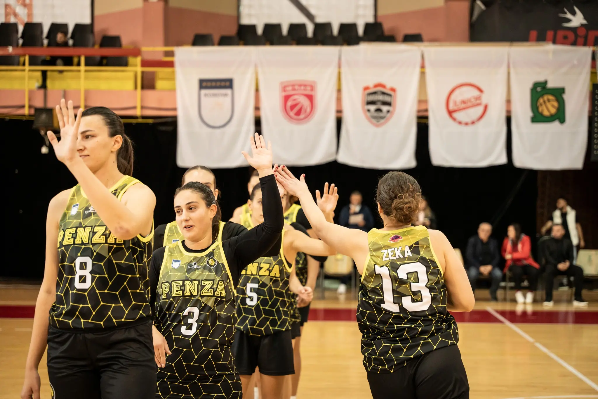 Pamje nga ndeshja Bashkimi-Penza